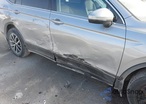 2021 Volkswagen Tiguan 2.0T Se/2.0T Se R-Line Black/2.0T Sel z USA, uszkodzony, nr VIN 3VV2B7AX7MM076942